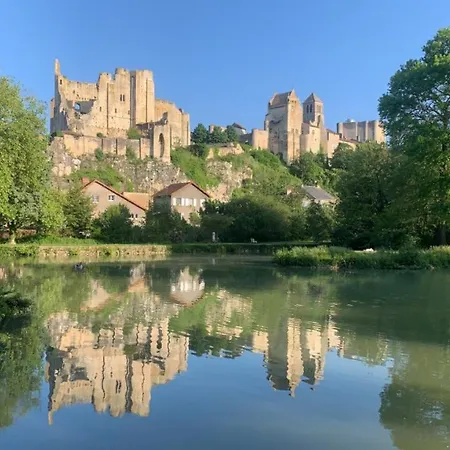 Le Calme Au Coeur De Chauvigny